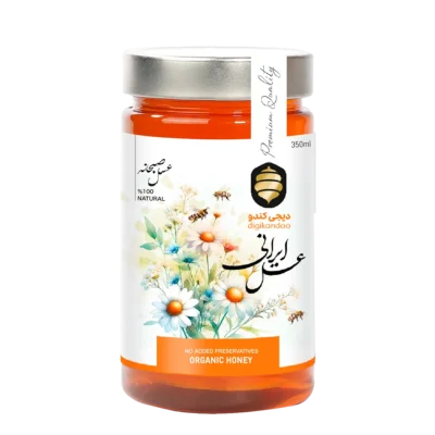 عسل صبحانه ممتاز دیجی‌کندو: شروعی شیرین و پرانرژی برای روز شما عسل صبحانه ممتاز دیجی‌کندو محصولی طبیعی و با کیفیت است که به طور خاص برای وعده صبحانه و شروع یک روز پرانرژی طراحی و تولید شده‌ است. این عسل معمولاً از شهد گل‌ های متنوع (چند گیاه) در فصل بهار و تابستان توسط زنبور عسل جمع‌ آوری می‌ شود که این موضوع طعم و عطر دلنشین و متعادلی به آن می‌ بخشد. ویژگی‌ های کلیدی: طعم و عطر دلپذیر: این عسل طعمی ملایم و شیرینی متعادلی دارد که آن را برای اکثر ذائقه‌ ها، به‌ خصوص کودکان، جذاب می‌ کند. عطر آن نیز یادآور گل‌ های بهاری و طبیعت است. بافت و غلظت مناسب: عسل صبحانه دیجی‌کندو غلظت و قوام مناسبی دارد که باعث می‌ شود به راحتی روی نان تست، کره، خامه یا پنکیک پخش شود و از آن نریزد. منبع انرژی طبیعی: این عسل سرشار از قند های ساده و طبیعی (عمدتاً فروکتوز و گلوکز) است که به سرعت جذب بدن شده و انرژی لازم برای فعالیت‌ های روزانه را فراهم می‌ کند. این ویژگی آن را به یک جایگزین عالی برای قند و شکر های مصنوعی در وعده صبحانه تبدیل کرده‌ است. خواص سلامتی‌ بخش: عسل طبیعی دارای خواص آنتی‌ باکتریال و آنتی‌ اکسیدانی است. مصرف منظم آن می‌ تواند به تقویت سیستم ایمنی بدن، بهبود عملکرد دستگاه گوارش و تسکین گلودرد کمک کند. تضمین کیفیت: برند دیجی‌کندو معمولاً بر طبیعی و خالص بودن محصولات خود تأکید دارد. این عسل‌ ها اغلب خام و حرارت‌ ندیده هستند تا تمام آنزیم‌ ها و خواص طبیعی‌ شان حفظ شود. همچنین، این محصولات دارای برگه آزمایش معتبر برای تأیید کیفیت و اصالت هستند.